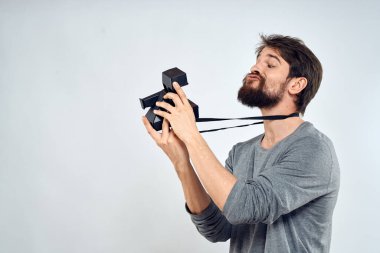 Erkek fotoğrafçı profesyonel kamera Studio Technology modern sanat ışığı arka planı