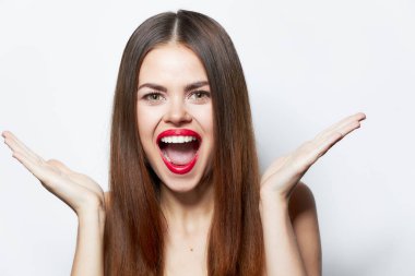 Kadın portresi Ellerinle jestler Gülümse kaplıca tedavileri