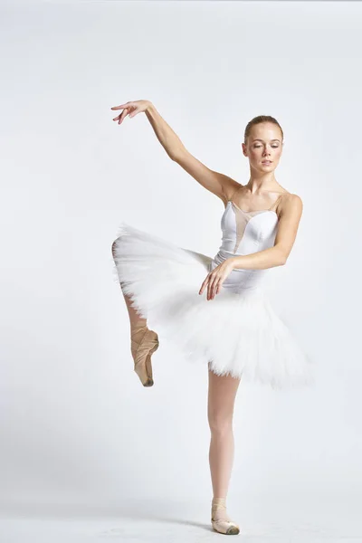 Mujer Bailarina Tutú Sobre Fondo Claro Posando Foto Alta Calidad —  Fotos de Stock