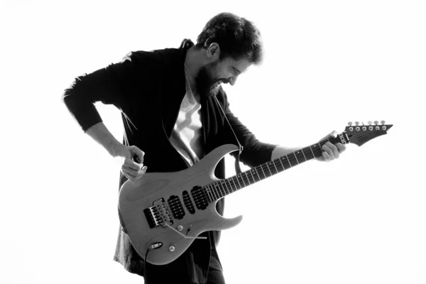 Hudebník s kytarou rockové hvězdy emoce zábava moderní performer — Stock fotografie