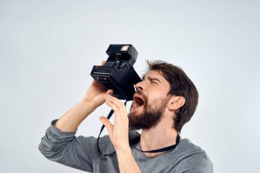 Erkek fotoğrafçı profesyonel kamera Studio Technology modern sanat ışığı arka planı