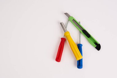 Onarım endüstrisi için hafif arka plan donanımı üzerinde tornavidalar