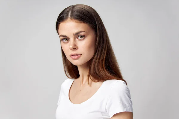 Nice woman look Forward white t-shirt cropped view — Stock Photo, Image