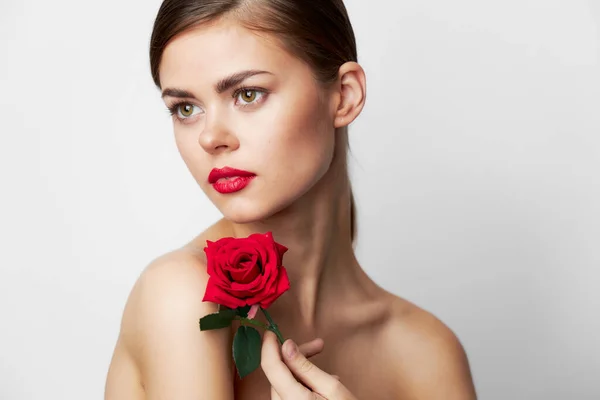 Piękna kobieta z Rose Spa zabiegi model cute face light — Zdjęcie stockowe
