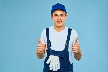 Servis elemanı mavi arkaplan sunuyor.