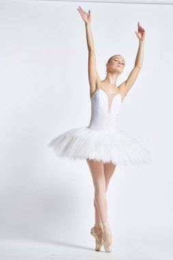 Balerin etekli dans egzersizi yapıyor. Yüksek kalite fotoğraf