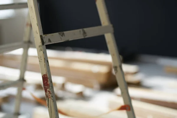 Stepladder réparation outils de construction équipement technologie artisanale — Photo