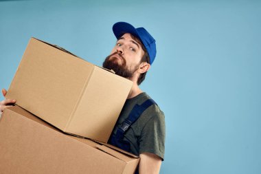 işçi kutuları el dağıtım hizmeti paketleme yaşam tarzı mavi arkaplan