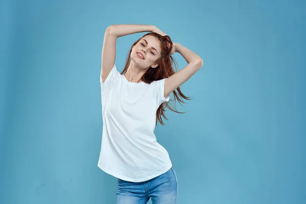 Pretty woman white tshirt long hair glamor lifestyle cropped view blue background — Stock Photo, Image