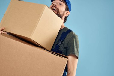 işçi kutuları el dağıtım hizmeti paketleme yaşam tarzı mavi arkaplan