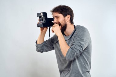 Erkek fotoğrafçı profesyonel kamera Studio Technology modern sanat ışığı arka planı