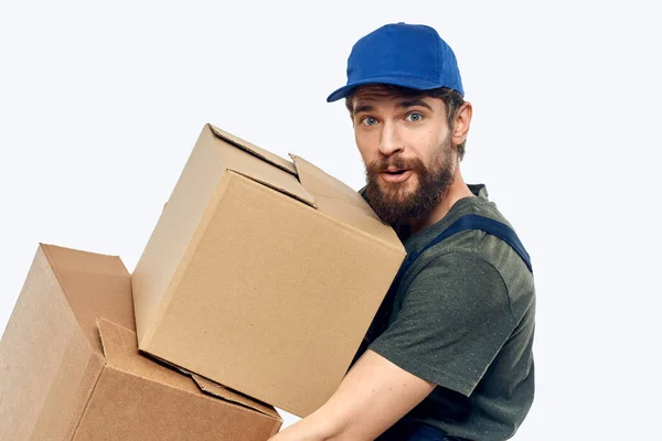 Praca człowiek z pudełkami w ręce dostawy usługi styl życia — Zdjęcie stockowe