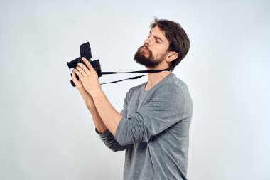 Erkek fotoğrafçı profesyonel kamera Studio Technology modern sanat ışığı arka planı