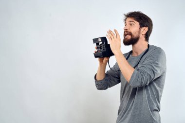 Erkek fotoğrafçı profesyonel kamera Studio Technology modern sanat ışığı arka planı