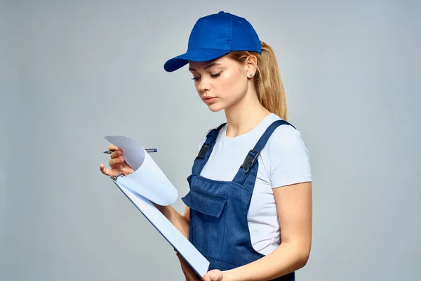 Woman courier in uniform documents service delivery — Stock Photo, Image