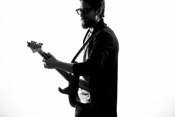 Man with guitar music performance entertainment contemporary performer sunglasses studio — Fotografia de Stock