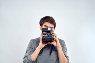 Erkek fotoğrafçı profesyonel kamera Studio Technology modern sanat ışığı arka planı