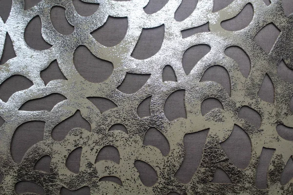 Yıpratma kumaş ile birlikte etkisi ile metal rengi, deri taklidi. Gümüş arka plan. Doku tasarımı için.