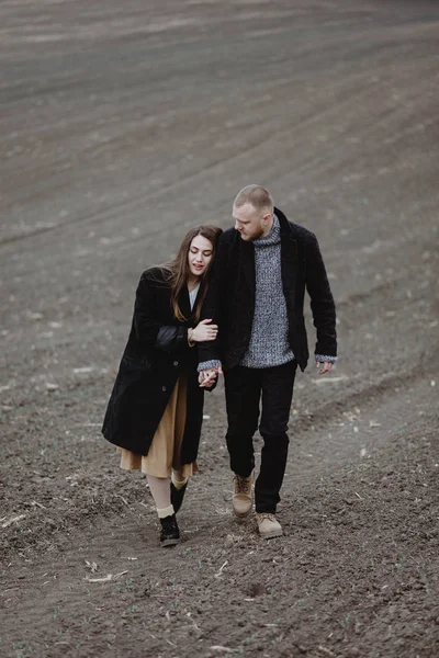 Young Couple Walking Together Field Gloomy Day — ストック写真