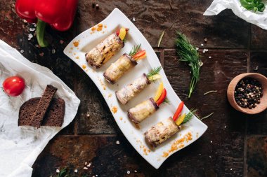 Patlıcan, domates ve biber, Vejetaryen gıda rulo.