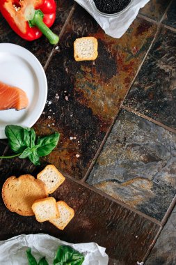 Kopya alanı ile masada meze için malzemeler