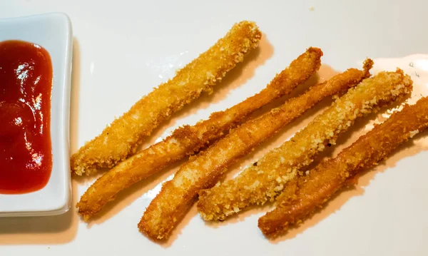Tiras Largas Nuggets Finos Crujientes Pollo Con Salsa Tomate Sobre — Foto de Stock