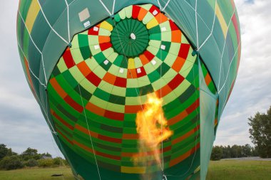 sıcak hava balon uçuş için hazırlanıyor