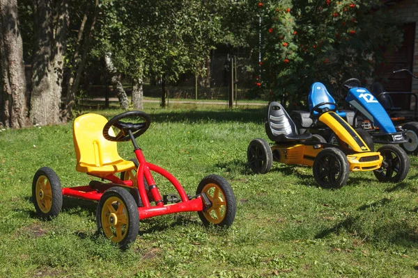 Kinderen pedaal auto — Stockfoto