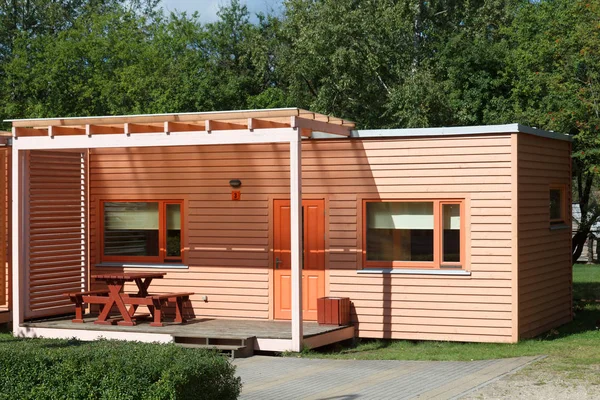 Chalets de camping en bois — Photo