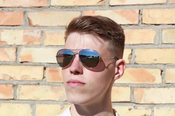 Porträt von Männern mit Sonnenbrille — Stockfoto