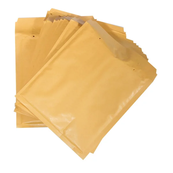 Pilha de envelopes de discussão acolchoados isolados — Fotografia de Stock