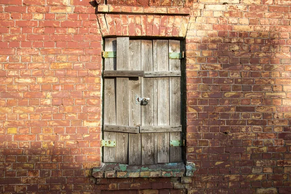 Vieja ventana de madera — Foto de Stock