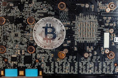 Bitcoin yalan ekran kartı incelemesi kavramı üzerine. Bankacılık web ve uluslararası ağ ödeme elektronik sanal para. Kripto para birimi sembolü