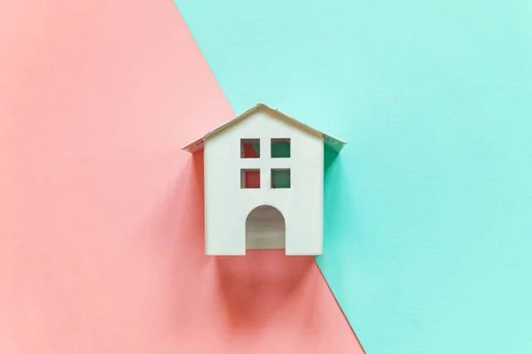 Prostu Płaskie Świeckich Projekt Miniaturowe Zabawka Biały Dom Kolorowy Różowy — Zdjęcie stockowe