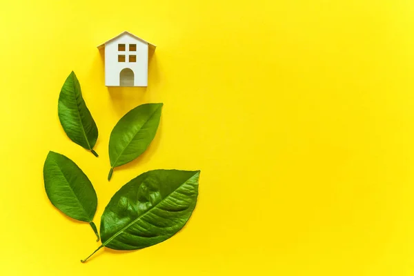 Miniature Toy Model House Green Leaves Yellow Colourful Trendy Backgdrop — Stock Photo, Image