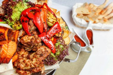 et, sebze ve balık ızgara