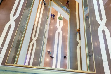 Saint-Petersburg, Rusya-20 Ekim 2017: Alışveriş çok düzeyli alışveriş merkezi. Alışveriş Merkezi iç. en iyi vew