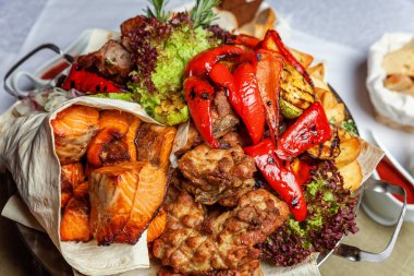 et, sebze ve balık ızgara