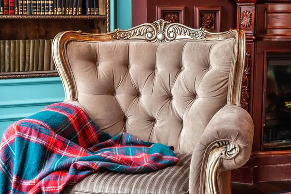 Luxus Klassischen Interieur Der Heimbibliothek Wohnzimmer Mit Bücherregal Büchern Sessel — Stockfoto