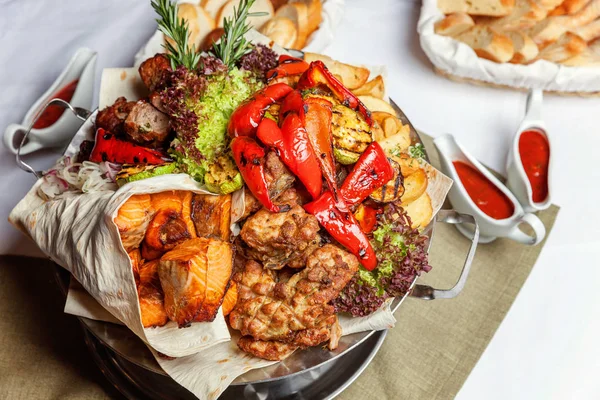 et, sebze ve balık ızgara