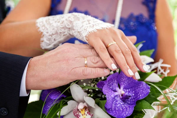 Novia Novio Con Anillos Boda Ramo Novia —  Fotos de Stock