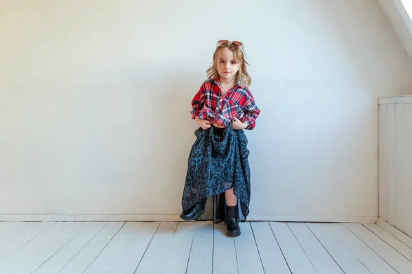 Dulce Feliz Adorable Niña Moda Vestida Como Hipster Hippie Vaquero — Foto de Stock