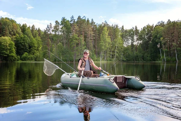 Fiskare Fiske Båt Vacker Sjö — Stockfoto