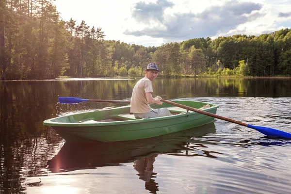 Fisherman Fishing Wooden Boat Beautiful Lake — Stock Photo, Image