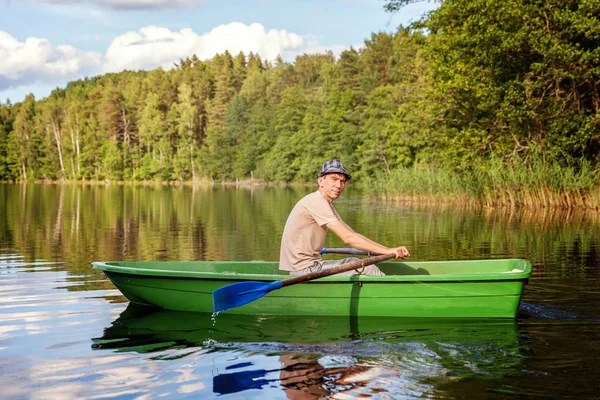 Fisherman Fishing Wooden Boat Beautiful Lake — Stock Photo, Image