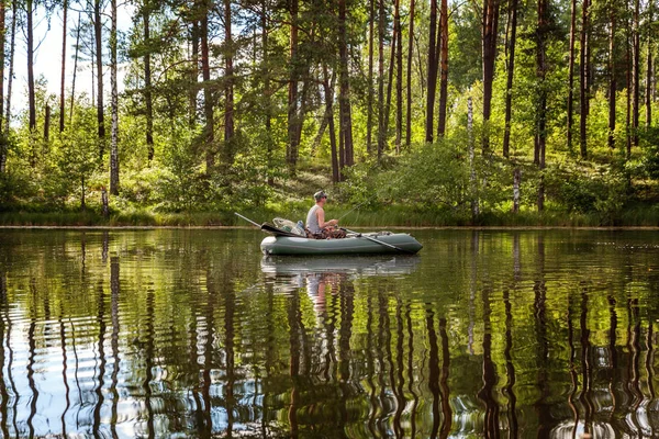 Fisherman Fishing Boat Beautiful Lake — Stock Photo, Image