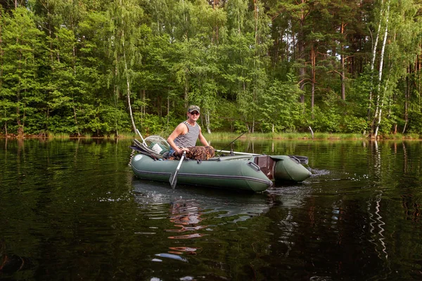 Fisherman Fishing Boat Beautiful Lake — Stock Photo, Image