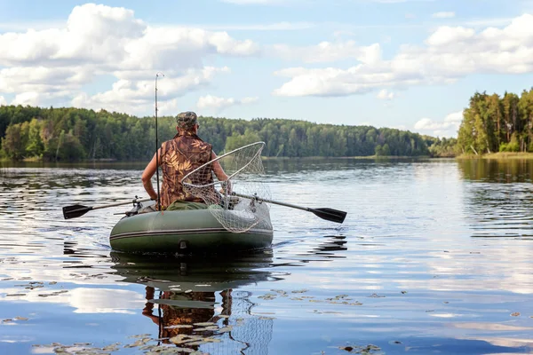 Fisherman Fishing Boat Beautiful Lake — Stock Photo, Image