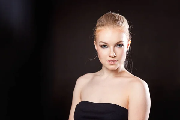 Nahaufnahme Porträt Des Schönen Modells Mit Langen Blonden Haaren Auf — Stockfoto