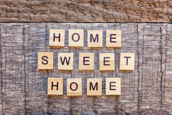 Inschrift Home Sweet Home Letters Wort Auf Holzkulisse Ökodorf Abstrakten — Stockfoto